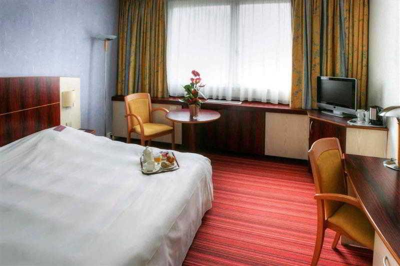 Mercure Besancon Parc Micaud - Hotel & Bar Dış mekan fotoğraf