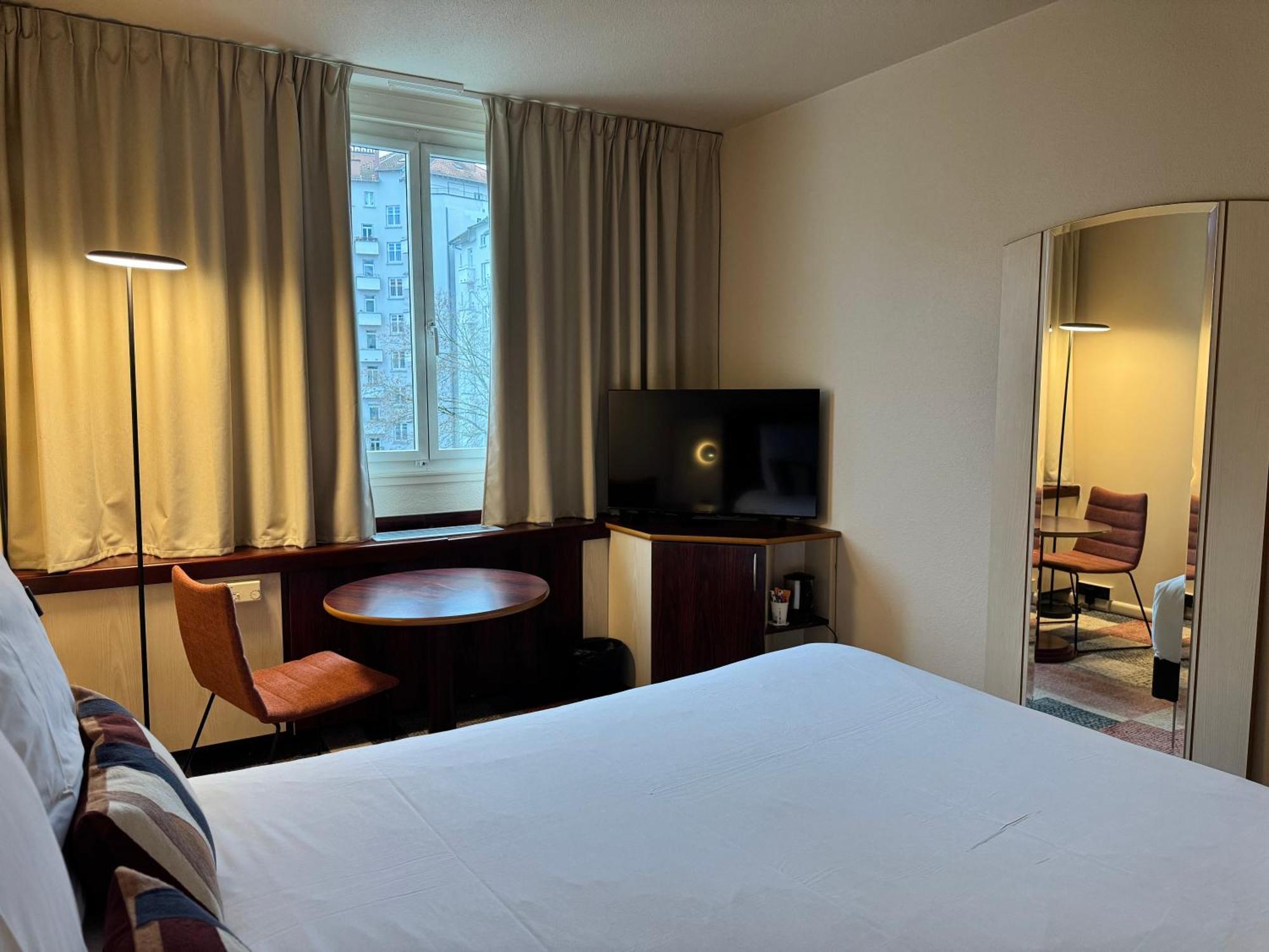 Mercure Besancon Parc Micaud - Hotel & Bar Dış mekan fotoğraf